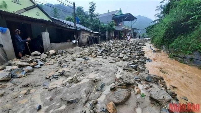 Mưa lớn trên cả nước, vùng núi đề phòng lũ quét, sạt lở