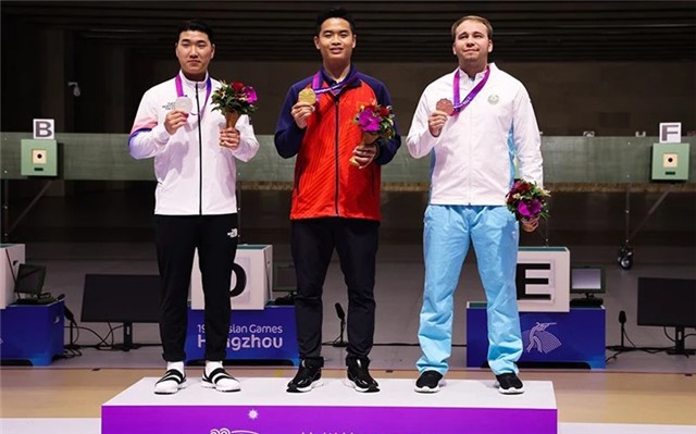 NGÀY THI ĐẤU CHÍNH THỨC THỨ NĂM TẠI ASIAD 19: Xạ thủ Phạm Quang Huy đoạt Huy chương vàng đầu tiên cho đoàn Việt Nam