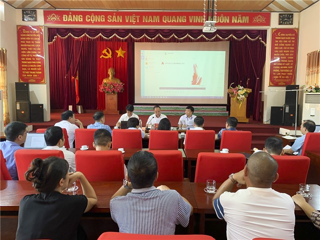 Đồng chí Bùi Văn Thành PCT UBND Thành phố đối thoại với các hộ dân phường Phương Đông có quyền lợi liên quan đến DA đường Yên Tử kéo dài