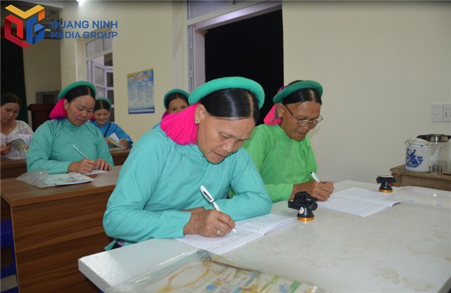 Giữ vững thành quả phổ cập giáo dục xóa mù chữ