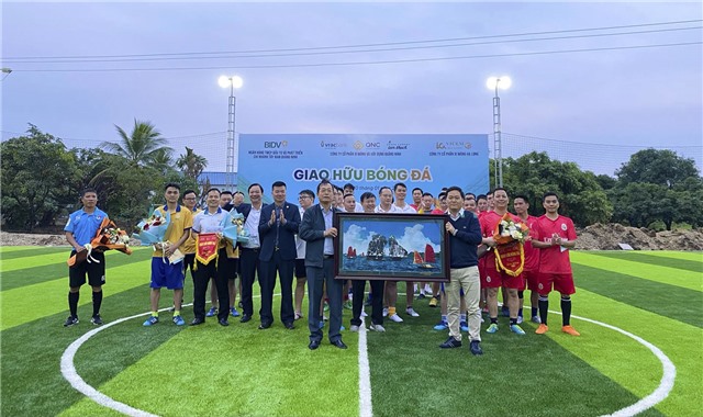 Công ty CP Xi măng và Xây dựng Quảng Ninh, Công ty CP Xi măng Hạ Long và Ngân hàng BIDV chi nhánh Tây Nam Quảng Ninh tổ chức giao hữu bóng đá