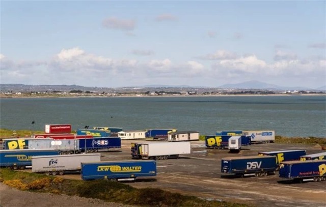 Ireland tìm thấy 14 người di cư trong một container đông lạnh ở cảng Rosslare