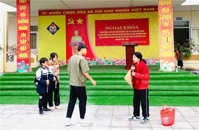 Ngoại khóa tuyên truyền giáo dục kiến thức pháp luật tại Trường THCS Yên Thanh