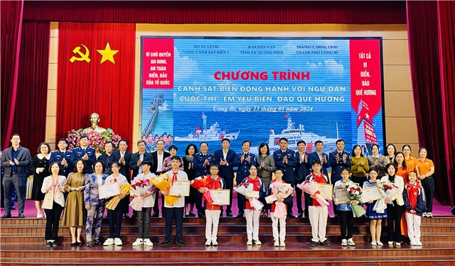 Sôi nổi chương trình “Cảnh sát biển đồng hành với ngư dân”, cuộc thi “Em yêu biển đảo quê hương” tại thành phố Uông Bí 