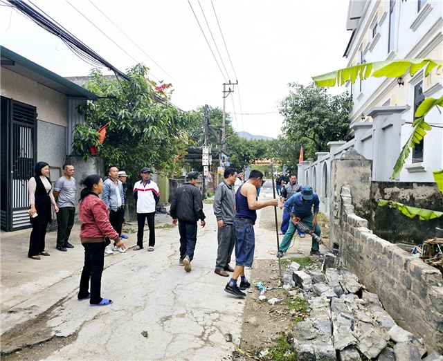 Nhân dân tổ 3, khu Chạp Khê, phường Nam Khê hiến đất, tháo dỡ công trình, chung tay chỉnh trang đô thị