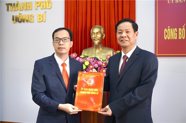 UBND thành phố Uông Bí công bố quyết định về công tác cán bộ
