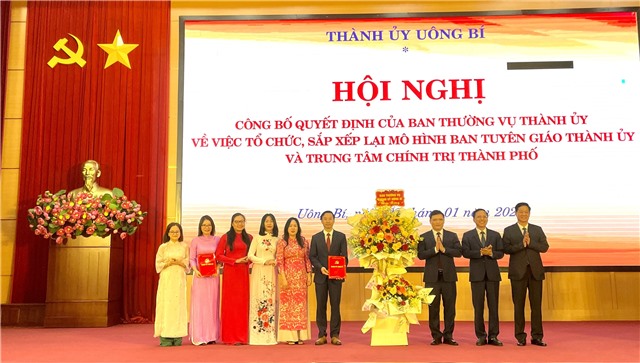 Công bố Quyết định của Ban Thường vụ Thành ủy về tổ chức, sắp xếp lại mô hình Ban Tuyên giáo Thành uỷ và Trung tâm Chính trị thành phố