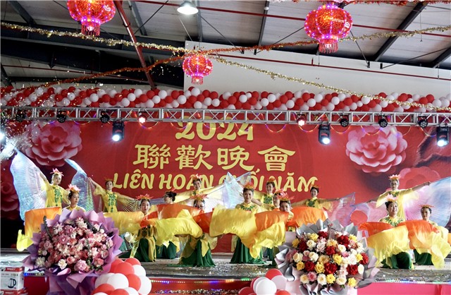 Trên 1.130 phần quà tặng công nhân Chi nhánh Công ty TNHH Sao Vàng Uông Bí trong chương trình Liên hoan cuối năm