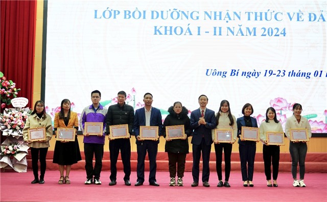 Tổng kết lớp bồi dưỡng nhận thức về Đảng khóa I, II năm 2024