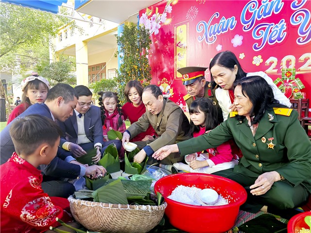 Sôi nổi Chương trình Xuân gắn kết - Tết yêu thương 2024 tại Trường Tiểu học Lý Thường Kiệt