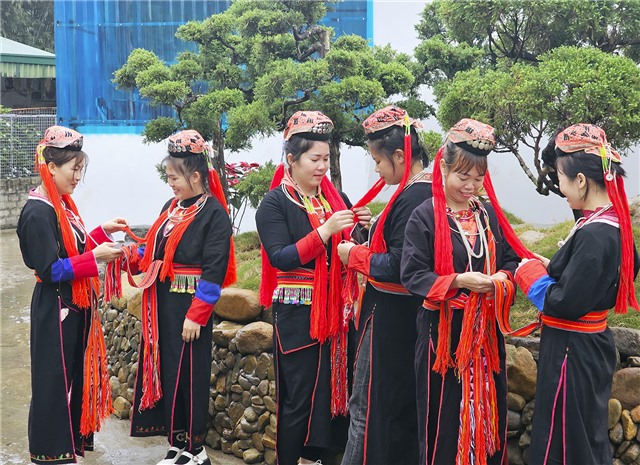 Đậm đà hương sắc Tết cổ truyền của người Dao Thanh Y