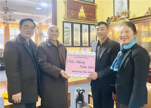 Ban Thường trực Ủy ban MTTQ thành phố thăm, chúc Tết Thiền viện Trúc Lâm Yên Tử, chùa Ba Vàng 