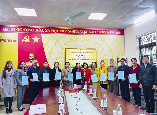 Ủy ban MTTQ phường Thanh Sơn trao quyết định công nhận Ban công tác mặt trận các khu dân cư 