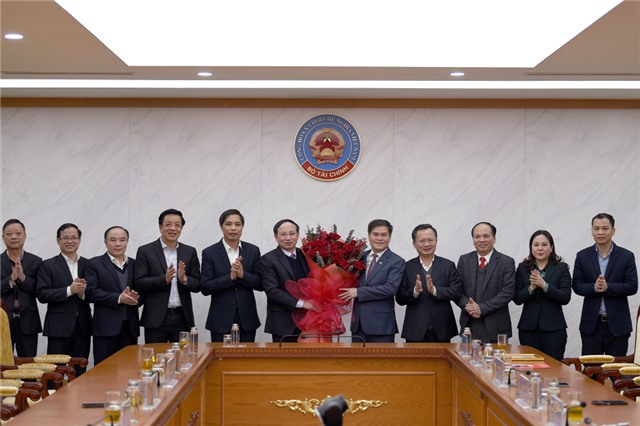 Đồng chí Bùi Văn Khắng, Phó Chủ tịch UBND tỉnh được điều động, bổ nhiệm giữ chức vụ Thứ trưởng Bộ Tài chính