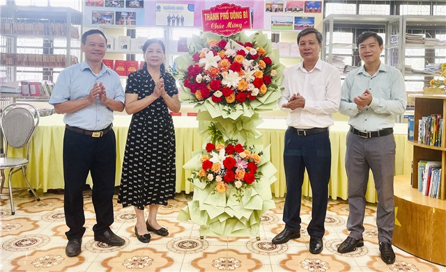 Phó Chủ tịch Thường trực UBND thành phố Nguyễn Văn Thành chúc mừng Ngày Quốc tế Người cao tuổi