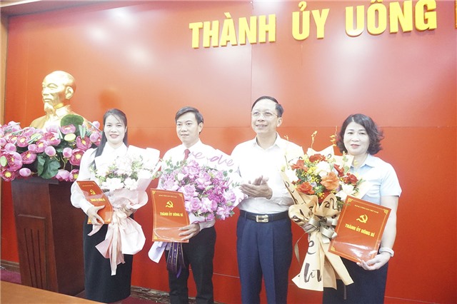 Thành ủy công bố các quyết định về công tác cán bộ