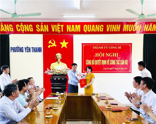 Thành uỷ Uông Bí Trao quyết định công tác cán bộ