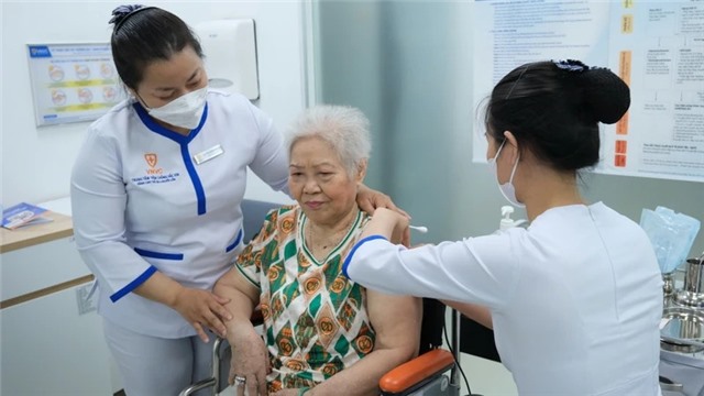 Đối tượng nào nên tiêm vaccine zona thần kinh?