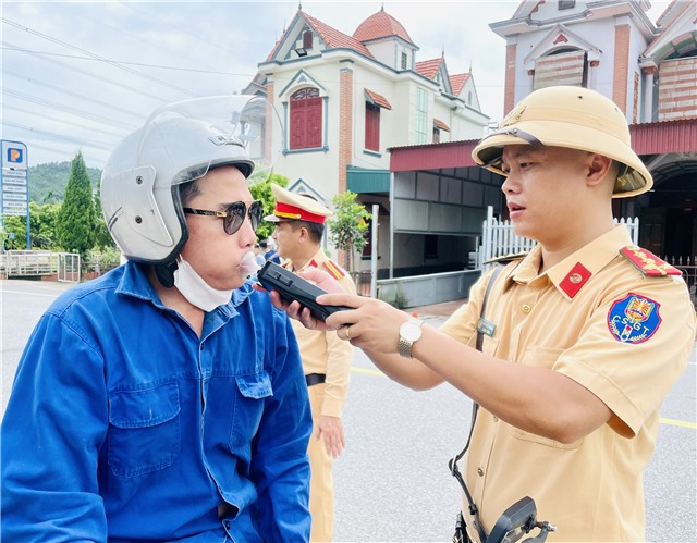 Xử lý 145 trường hợp vi phạm quy định giao thông đường bộ