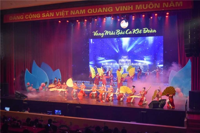 Phát triển văn hóa, con người Quảng Ninh