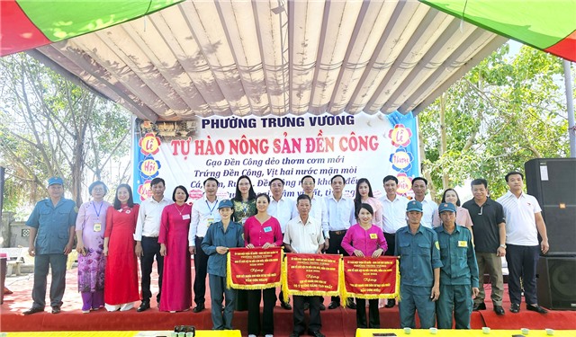 Tưng bừng lễ Thượng Điền - Ngày hội văn hoá quân - dân phường Trưng Vương năm 2024