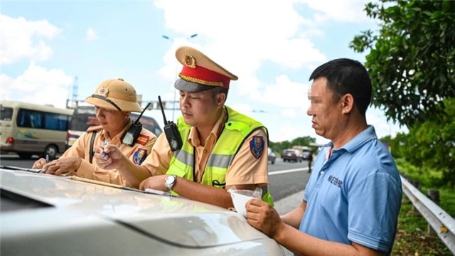 Cao điểm bảo đảm trật tự, an toàn giao thông, trật tự xã hội dịp Tết Nguyên đán Ất Tỵ