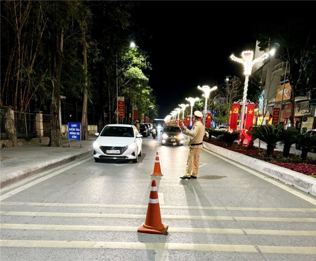Lực lượng CSGT thành phố bám đường xuyên Tết, đảm bảo an toàn cho người dân du xuân