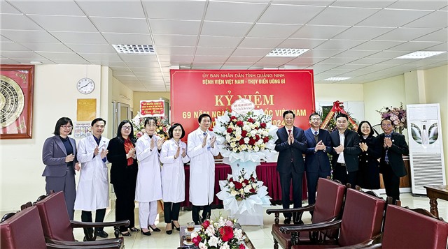 Chủ tịch UBND thành phố chúc mừng Ngày thầy thuốc Việt Nam tại Bệnh viện Việt Nam - Thụy Điển Uông Bí
