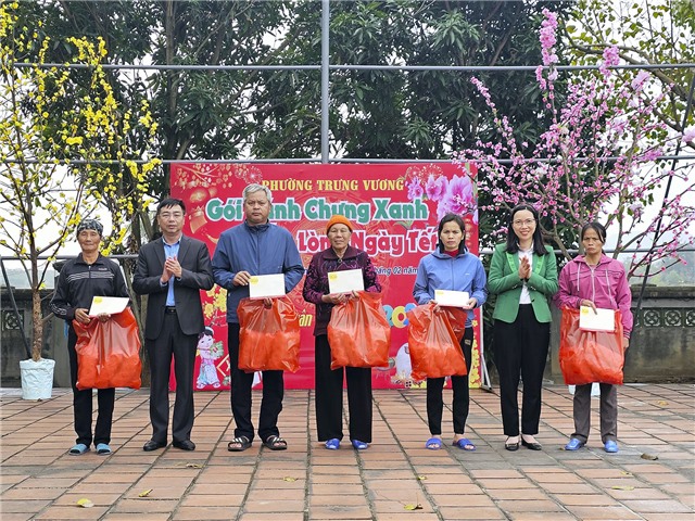 Phường Trưng Vương tổ chức Chương trình "Gói bánh chưng xanh - Ấm lòng ngày Tết" năm 2024