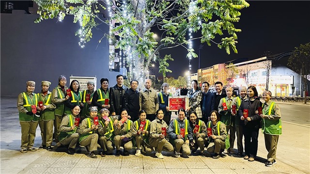 Lãnh đạo LĐLĐ tỉnh thăm động viên công nhân vệ sinh môi trường Công ty CP môi trường và công trình đô thị thành phố