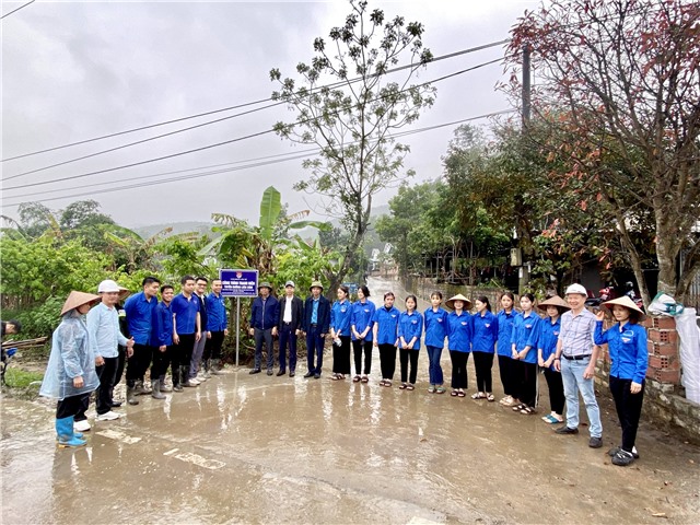 Cụm đoàn Yên Tử thực hiện công trình thanh niên làm đường giao thông