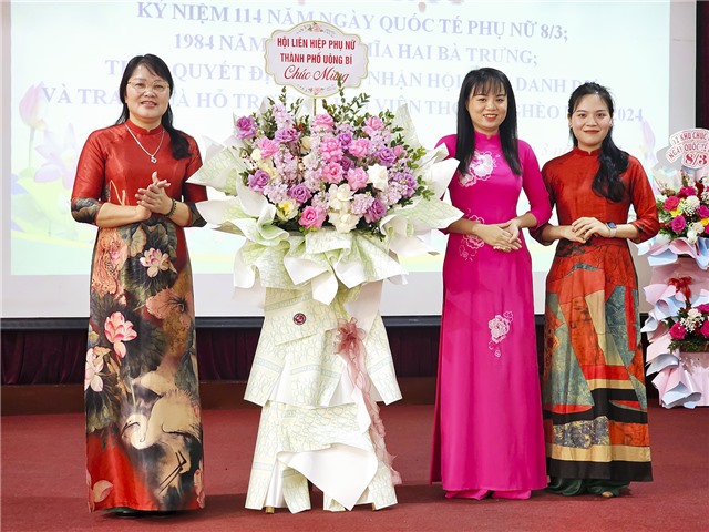 Phường Phương Đông tổ chức kỷ niệm 114 năm Ngày Quốc tế Phụ nữ và kết nạp hội viên danh dự