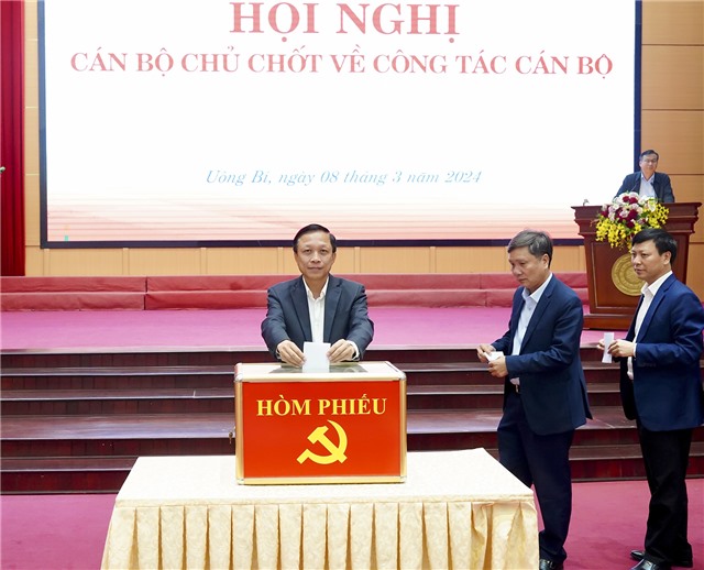 Hội nghị cán bộ chủ chốt về công tác cán bộ