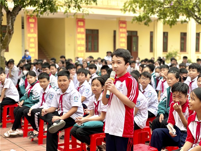 Tuyên truyền pháp luật về an toàn giao thông, phòng chống tệ nạn xã hội, ma tuý và an ninh mạng tại Trường THCS Lý Tự Trọng