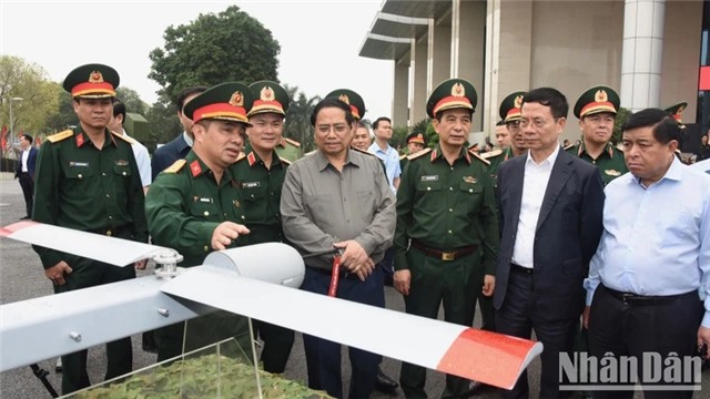 Thủ tướng Chính phủ Phạm Minh Chính làm việc tại Tập đoàn Viettel