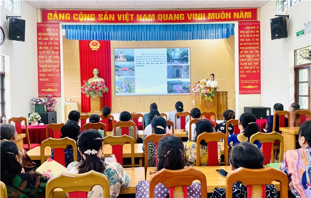 Hội LHPN phường Thanh Sơn sinh hoạt chính trị tư tưởng “Tự hào và trách nhiệm khi Quần thể di tích và danh thắng Yên Tử trở thành Di sản thế giới”