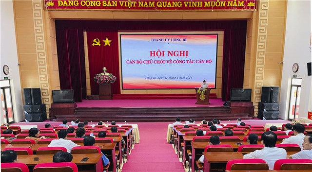 Hội nghị cán bộ chủ chốt về công tác cán bộ