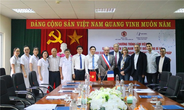 Đoàn chuyên gia y tế của Cộng hòa Pháp khám, chữa bệnh cho 113 bệnh nhân tại Bệnh viện Việt Nam-Thụy Điển Uông Bí