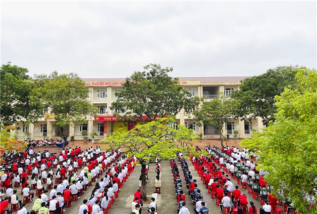 Tuyên truyền tác hại của thuốc lá điện tử; an ninh mạng và phòng, chống đuối nước tại Trường THCS Nguyễn Trãi