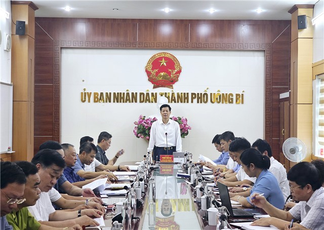 UBND thành phố giao ban thường kỳ
