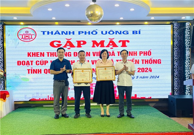Gặp mặt khen thưởng đoàn việt dã thành phố đoạt cúp vô địch giải việt dã truyền thống tỉnh Quảng Ninh lần thứ 53 