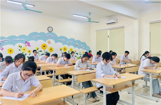 Chiều nay, các thí sinh bước vào môn thi thứ 2 - môn Ngoại ngữ  