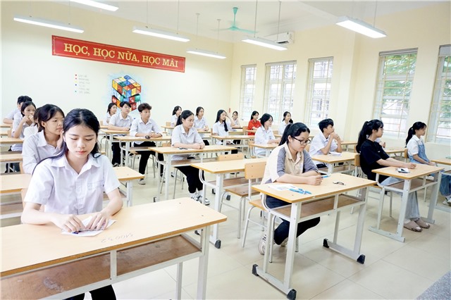 Trên 1.300 thí sinh của thành phố Uông Bí hoàn thành môn thi Ngữ văn, Kỳ thi tuyển sinh vào lớp 10 THPT năm học 2024-2025