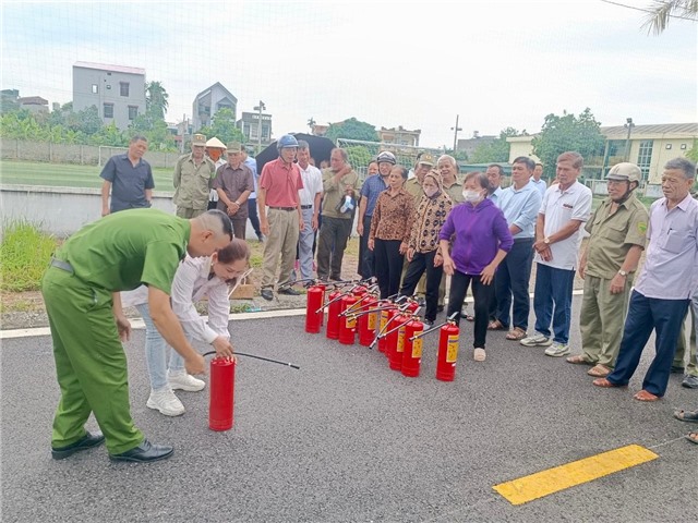 Tập huấn nghiệp vụ phòng cháy chữa cháy cho lực lượng Dân phòng, đội PCCC cơ sở phường Thanh Sơn