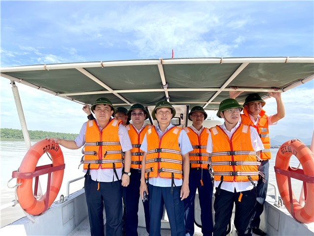 Lãnh đạo thành phố kiểm tra công tác quản lý tài nguyên, khoáng sản; kiểm tra khu vực hạ lưu sông Uông, sông Đá Bạc