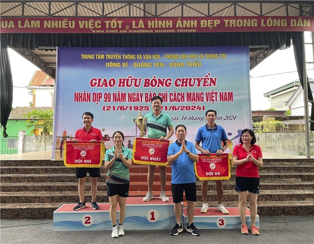 Giao hữu bóng chuyền hơi nhân dịp Kỷ niệm 99 năm Ngày báo chí Cách mạng Việt Nam