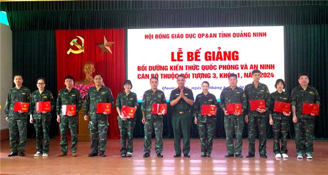 Quảng Ninh: Bế giảng lớp bồi dưỡng kiến thức quốc phòng an ninh đối tượng 3