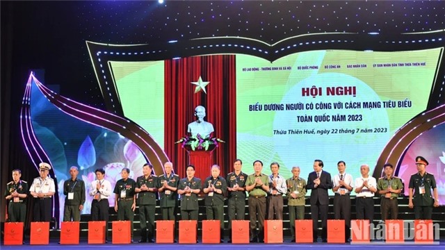 Trình Chủ tịch nước tặng quà người có công gần 420 tỷ đồng nhân dịp 27/7