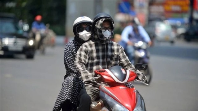 Nắng nóng gay gắt ở Bắc Bộ, Trung Bộ còn kéo dài đến cuối tuần