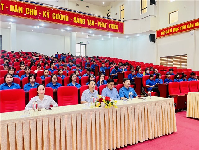 Học tập lý luận chính trị và tập huấn kỹ năng nghiệp vụ cho 197 cán bộ Đoàn - Hội - Đội cơ sở